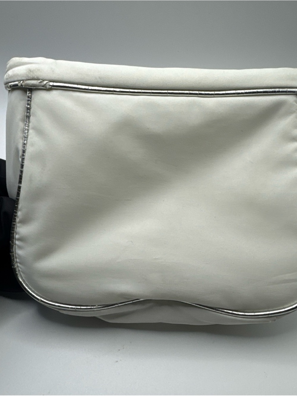 CHANEL White Essentiel Précision Cosmetic Pouch - White with Silver Trim - Picture 3 of 11